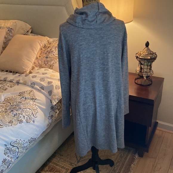 Doe & Rae grey sweatshirt poncho - Picture 2 of 4